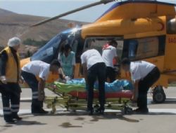 Ambulans helikopter yaşlı kadın için havalandı